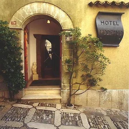 Moderno Hotel 3*
