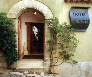 Moderno Hotel 3*