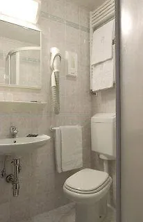 Moderno Hotel 3*